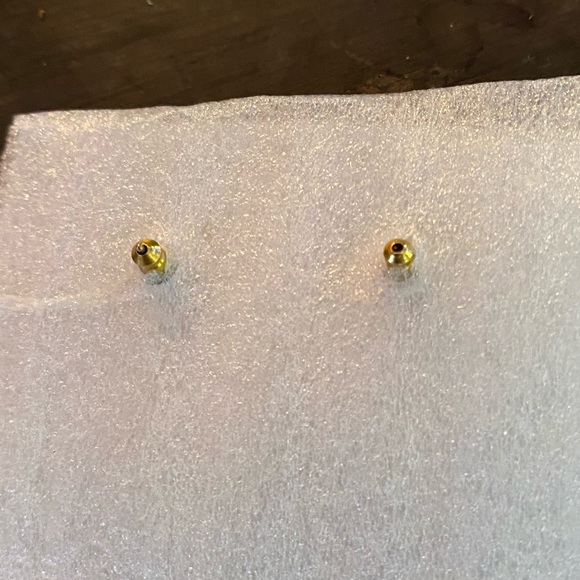 Metropolitan Museum of Art Christmas earrings NWT - Picture 3 of 3